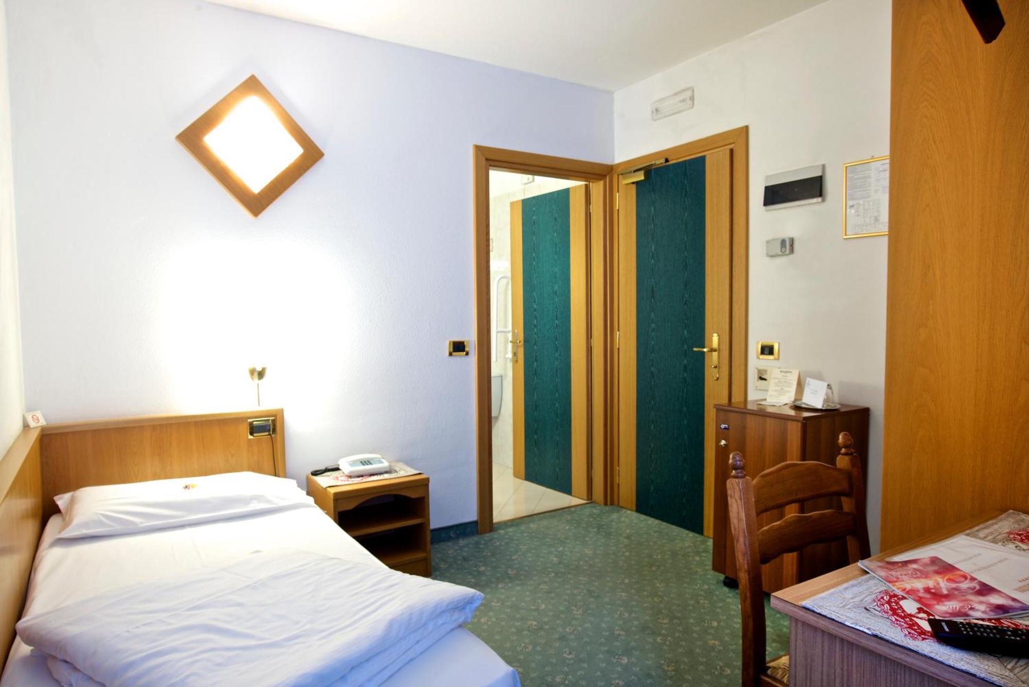 Hotel Santanton Bormio Szoba fotó